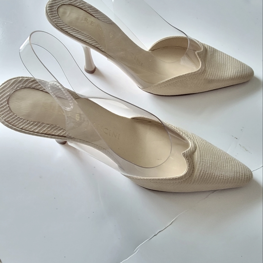GORGEOUS RENE MANGINI PARIS. LIKE NEW BEIGE HEELS SIZE 5 1/2